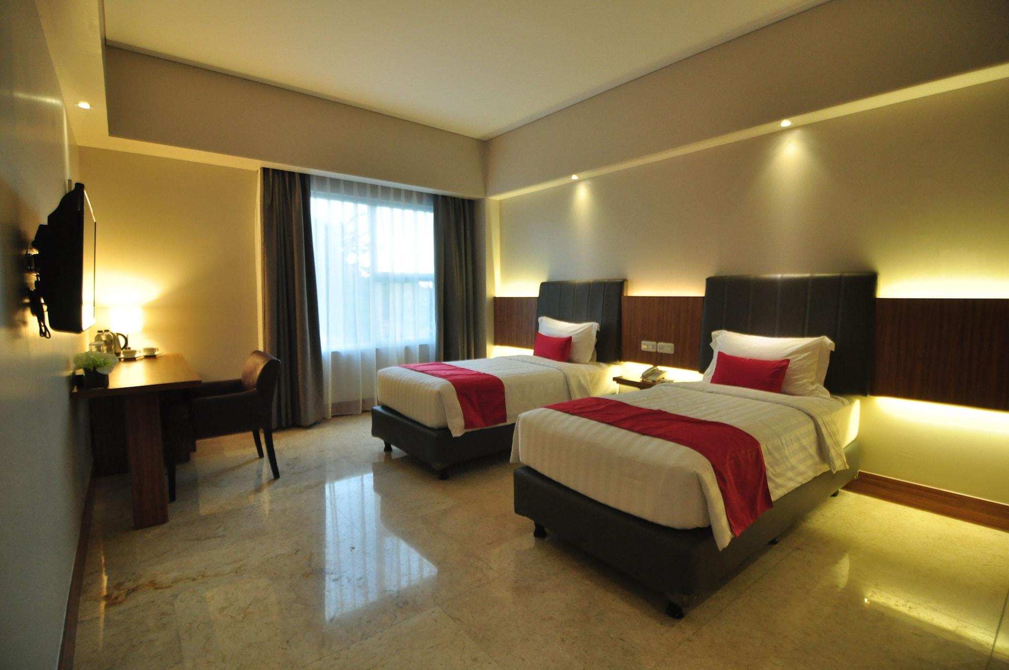 Demelia Hotel Makassar Exterior photo