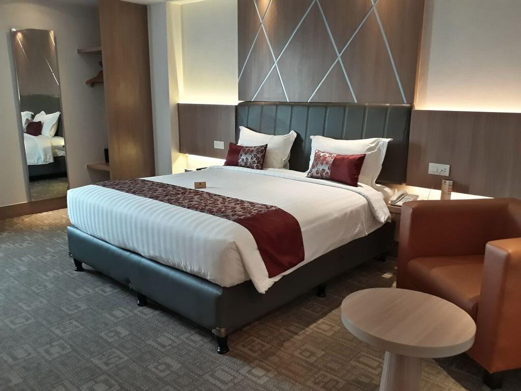 Demelia Hotel Makassar Exterior photo