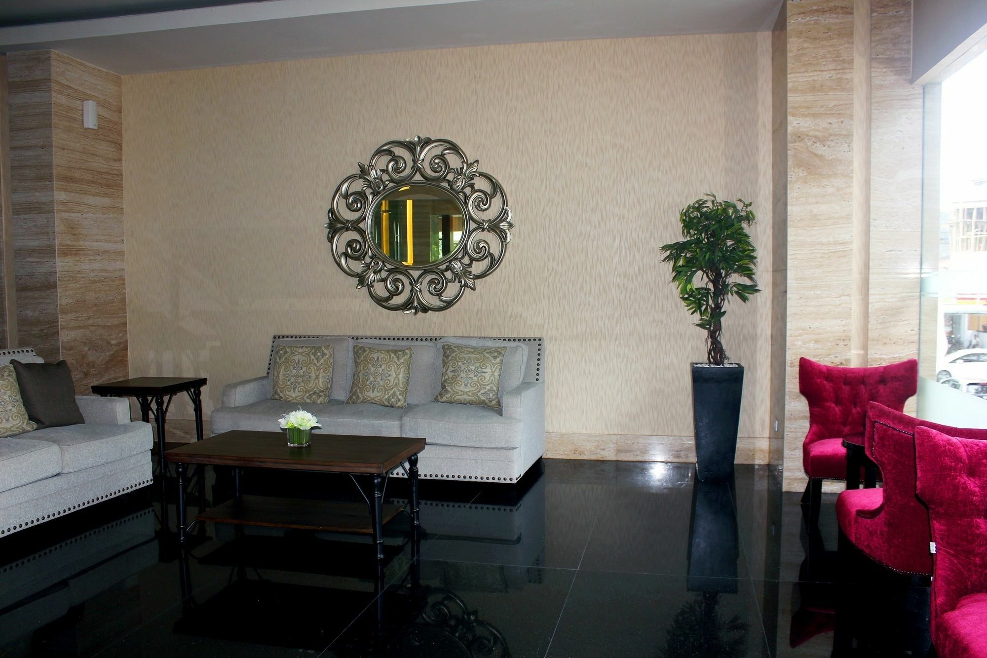 Demelia Hotel Makassar Exterior photo